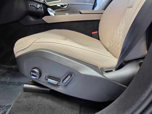 New 2026 Volvo XC90 T8 Plus w/ Protection Package Premier AWD/4WD image 11
