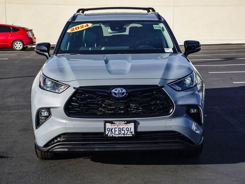 Certified 2024 Toyota Highlander XLE image 2