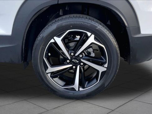 Used 2023 Chevrolet TrailBlazer RS w/ Sun and Liftgate Package FWD image 10