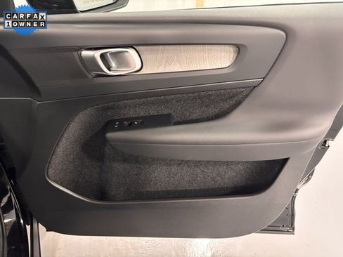 Certified 2025 Volvo XC40 B5 Plus image 19