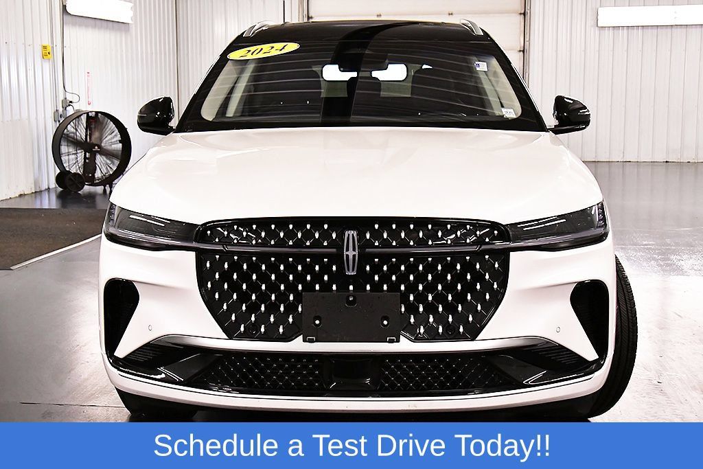 Used 2024 Lincoln Nautilus Reserve w/ Equipment Group 202A AWD/4WD image 2