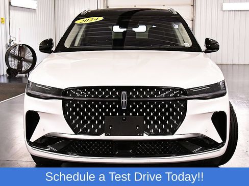 Used 2024 Lincoln Nautilus Reserve w/ Equipment Group 202A AWD/4WD image 2
