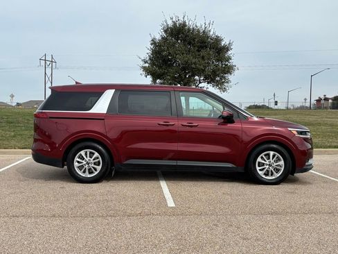 Used 2024 Kia Carnival LX image 5