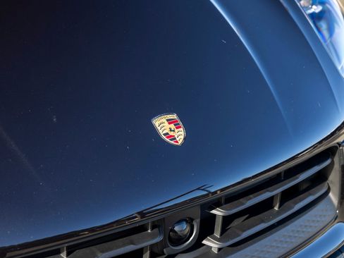 Certified 2025 Porsche Macan image 16