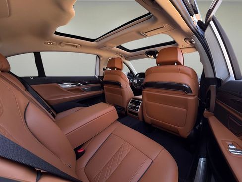 Used 2020 BMW 740i w/ Premium Package image 26