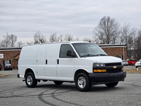 Used 2020 Chevrolet Express 2500 Regular Van 3D w/ Driver Convenience Package image 5