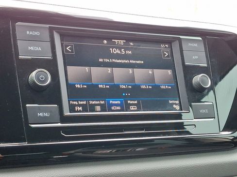 Certified 2022 Volkswagen Taos S image 17