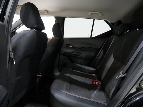 Used 2018 Nissan Kicks SV image 21