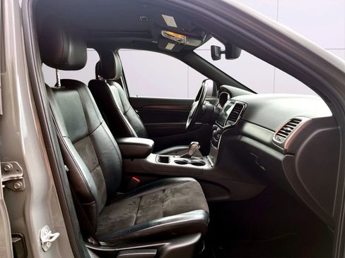 Used 2020 Jeep Grand Cherokee Altitude AWD/4WD image 14