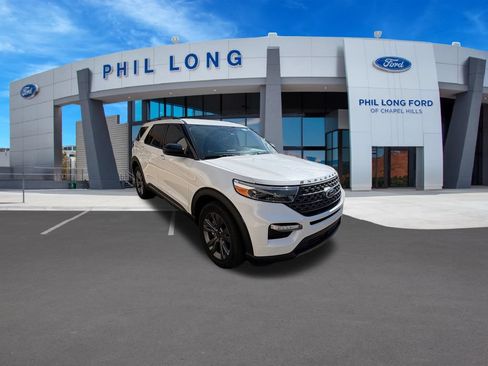Used 2022 Ford Explorer XLT w/ Equipment Group 202A AWD/4WD image 8