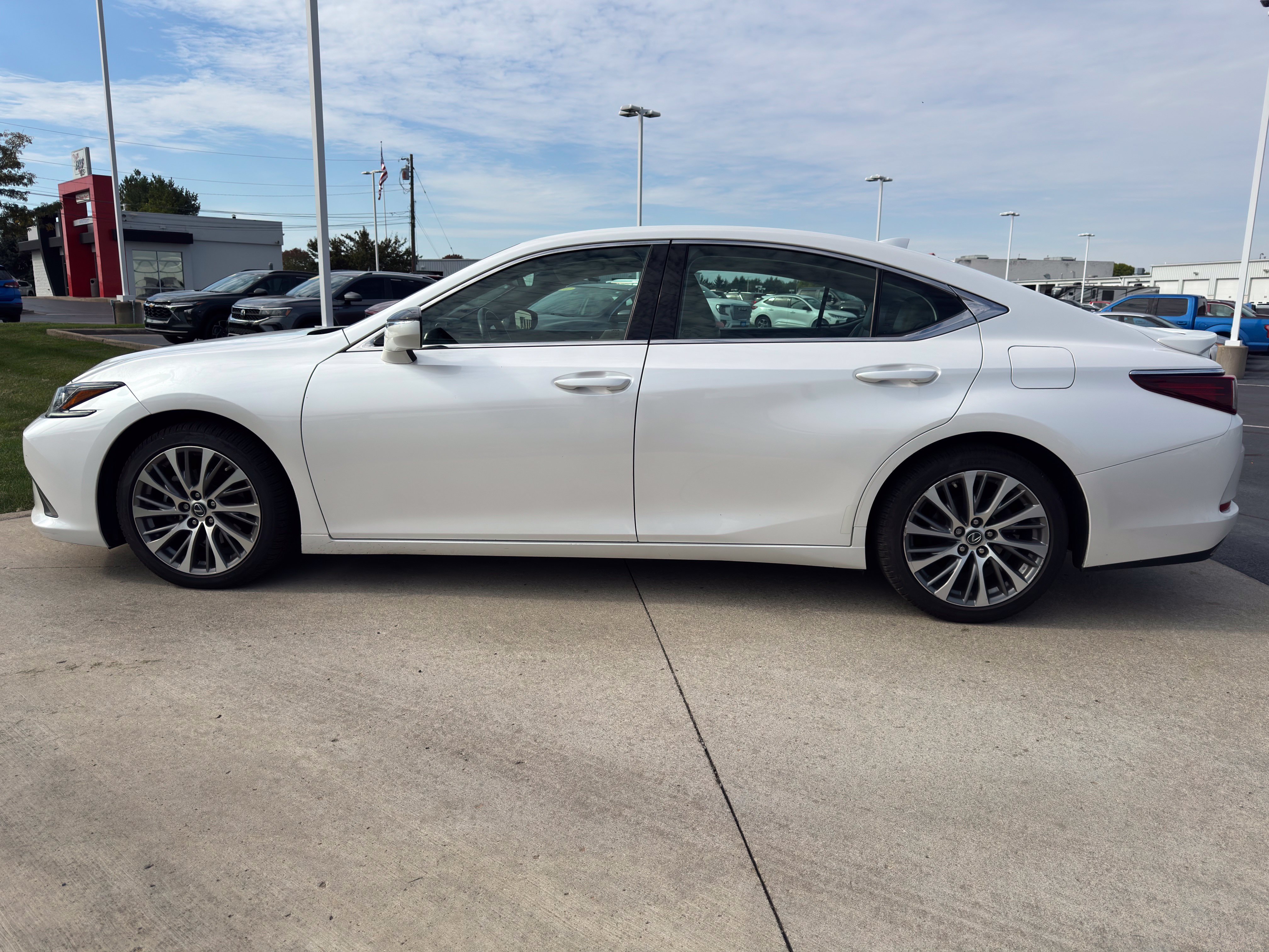 Used 2020 Lexus ES 350 w/ Premium Package FWD image 4