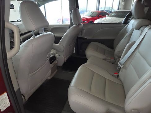 Used 2020 Toyota Sienna XLE FWD image 20