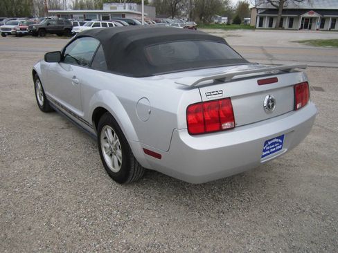 Used 2006 Ford Mustang Convertible image 5