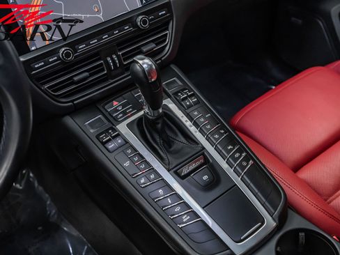 Used 2020 Porsche Macan Turbo image 39