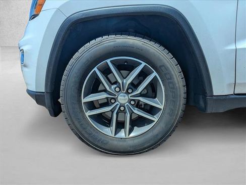 Used 2018 Jeep Grand Cherokee Limited AWD/4WD image 18