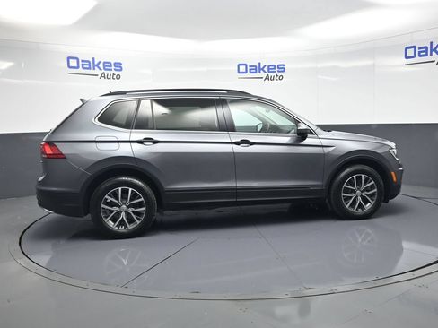 Used 2019 Volkswagen Tiguan SE w/ Panoramic Sunroof Package AWD/4WD image 9