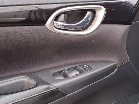 Used 2019 Nissan Sentra SV FWD image 18