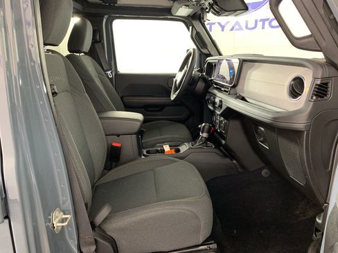 Used 2024 Jeep Wrangler Unlimited Sahara w/ Safety Group AWD/4WD image 39