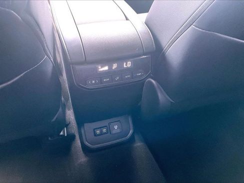 Used 2020 Toyota Highlander Limited FWD image 25