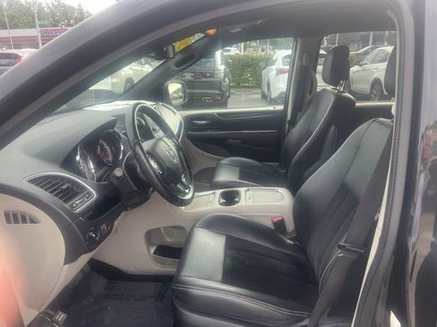 Used 2018 Dodge Grand Caravan SXT image 13