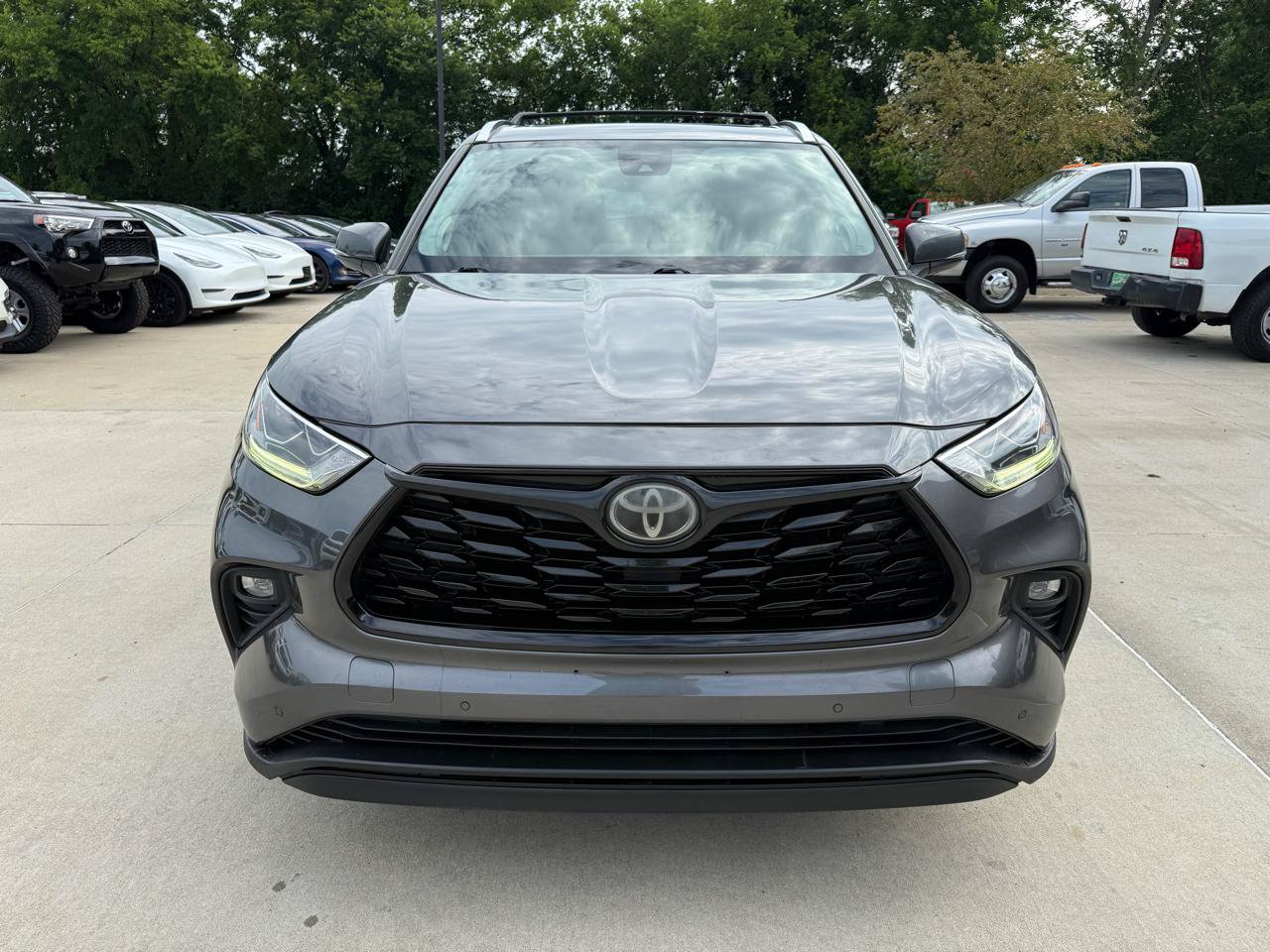 Used 2020 Toyota Highlander Limited AWD/4WD image 2