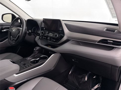 Certified 2023 Toyota Highlander XLE image 48