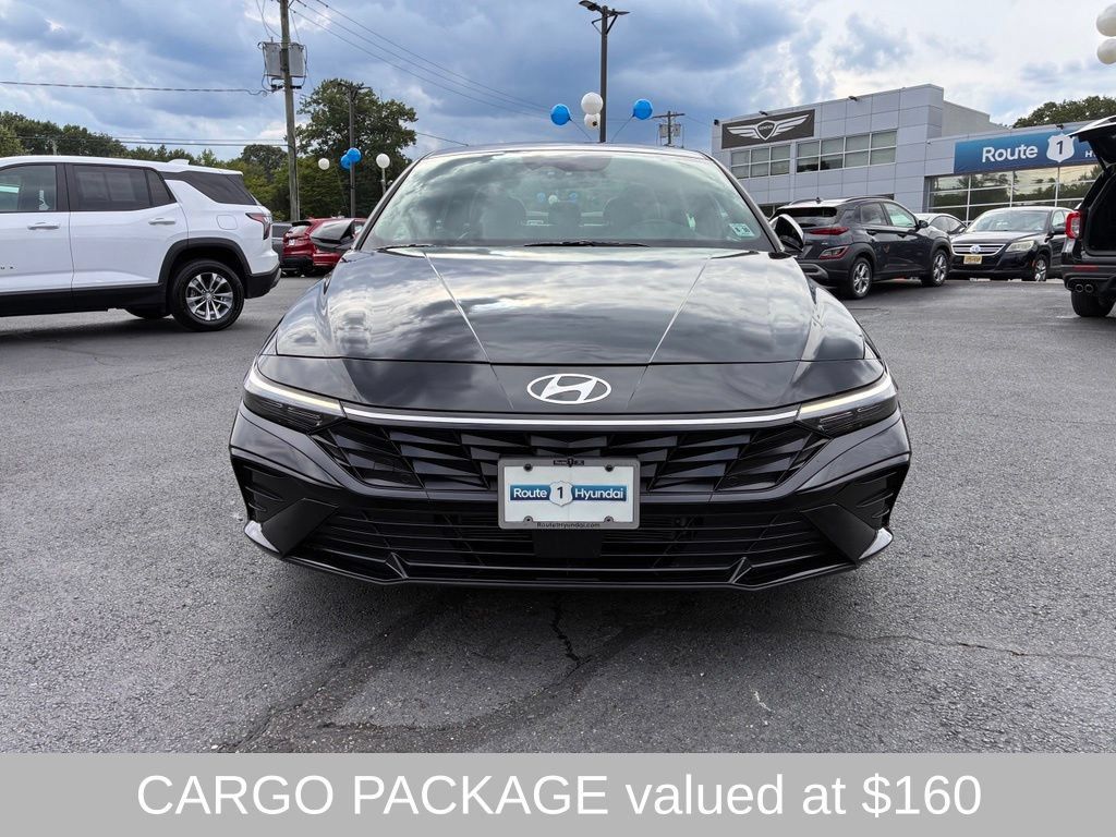 Used 2025 Hyundai Elantra Limited w/ Cargo Package FWD image 2