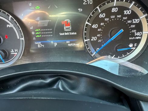 Used 2021 Toyota Highlander XLE FWD image 4