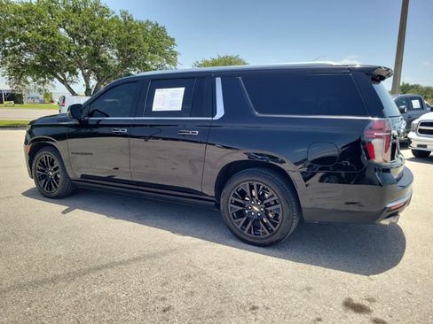 Used 2024 Chevrolet Suburban High Country AWD/4WD image 3