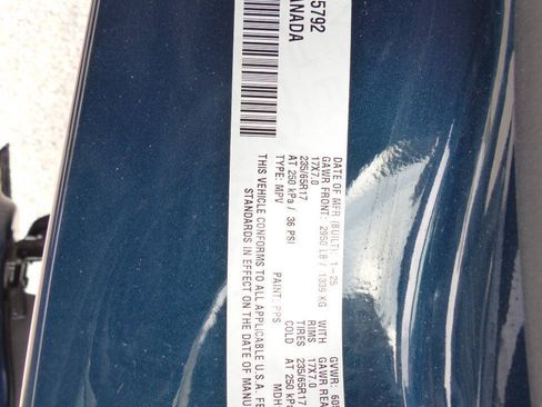 Used 2025 Chrysler Pacifica Select FWD image 19