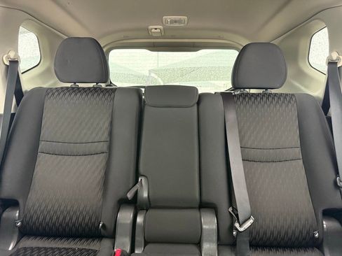 Used 2018 Nissan Rogue SV image 18