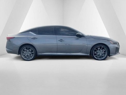 Used 2023 Nissan Altima 2.0 SR image 10