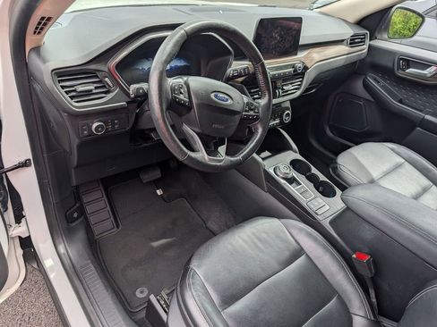 Used 2020 Ford Escape Titanium FWD image 10