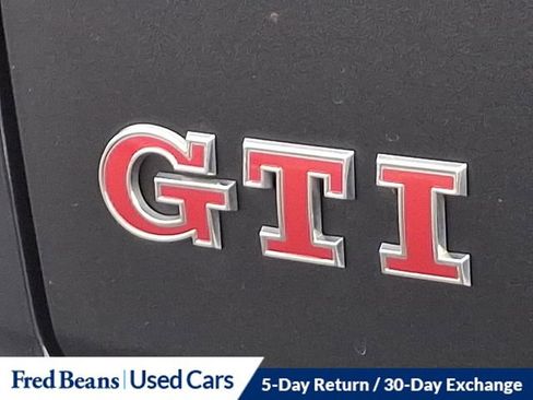 Used 2017 Volkswagen GTI SE image 32