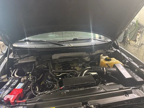 Used 2011 Ford F150 XLT w/ XLT Chrome Pkg image 21