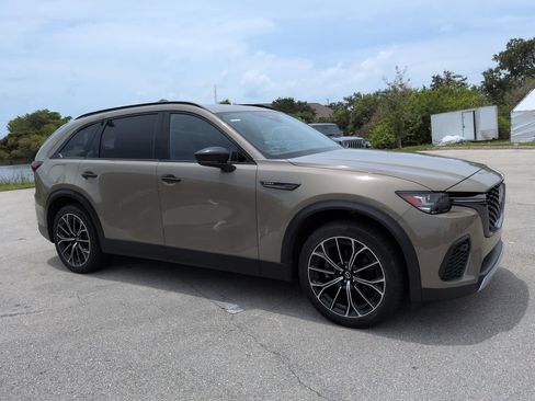 Used 2025 MAZDA CX-70 Plug-In Hybrid w/ Premium Plus AWD/4WD image 2