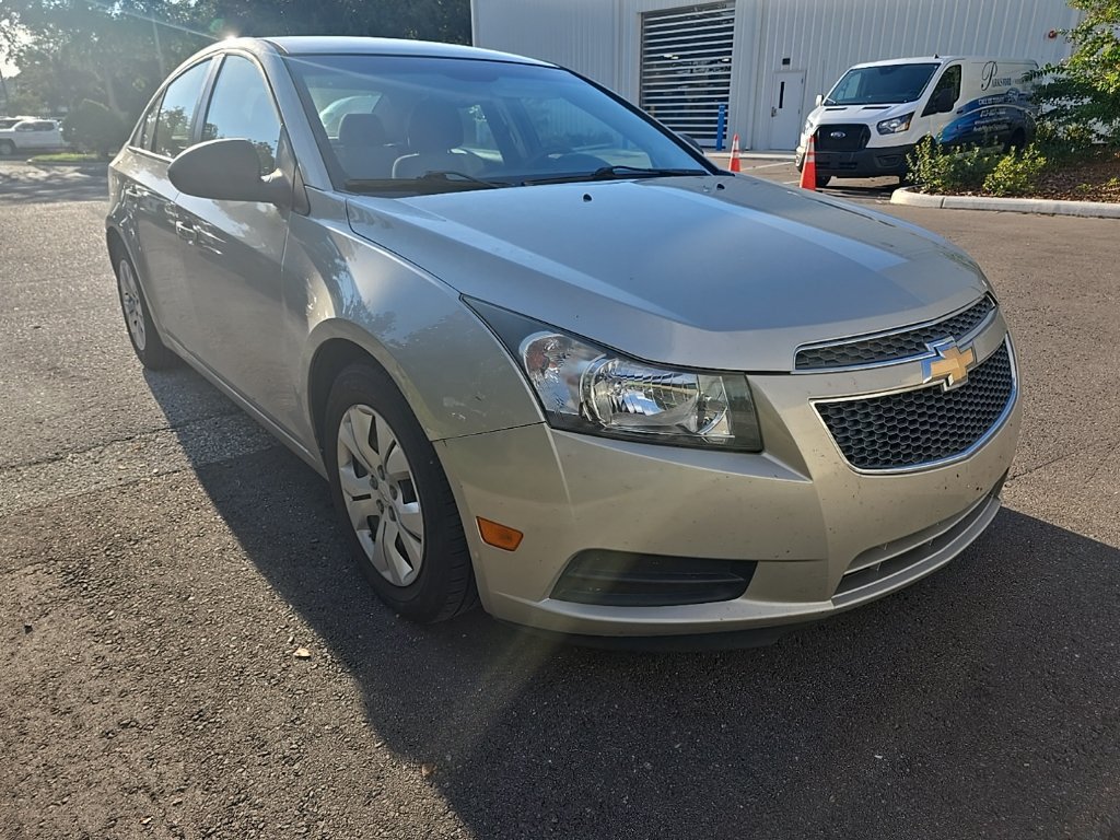 Used 2013 Chevrolet Cruze LS FWD image 2