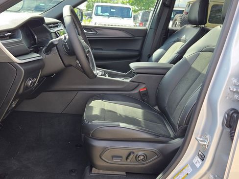 New 2025 Jeep Grand Cherokee L Altitude image 25