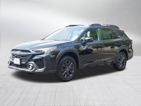 Certified 2025 Subaru Outback Onyx Edition w/ Tech Package 3 AWD/4WD image 3