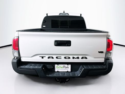 Used 2021 Toyota Tacoma TRD Off-Road w/ Technology Package AWD/4WD image 7
