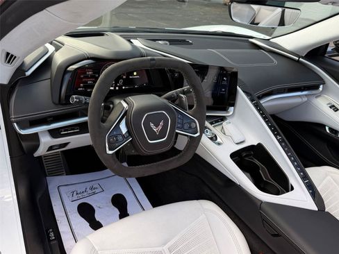 Used 2024 Chevrolet Corvette Stingray Premium Conv w/ Z51 Performance Package RWD image 13