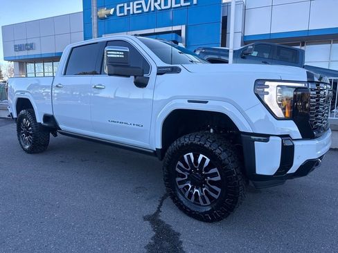 Used 2025 GMC Sierra 2500 Denali Ultimate image 7