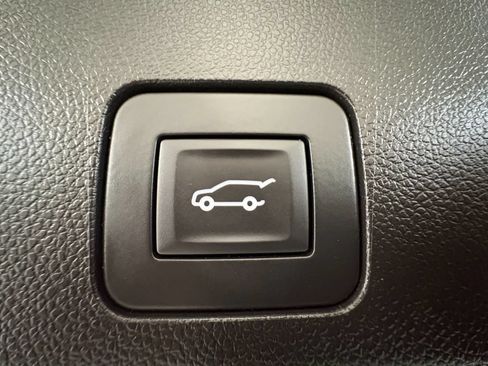 Used 2023 Buick Encore GX Essence w/ Experience Buick Package FWD image 43