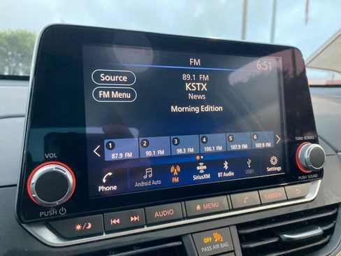 Used 2025 Nissan Altima 2.5 SV FWD image 19