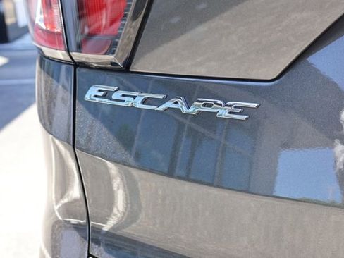 Used 2017 Ford Escape Titanium AWD/4WD image 7
