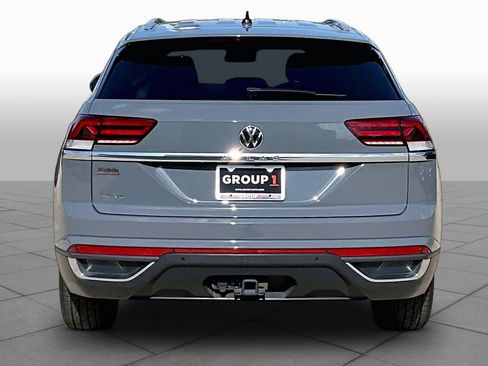 Used 2023 Volkswagen Atlas Cross Sport SE FWD image 5