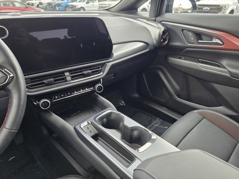 Used 2025 Chevrolet Equinox EV RS image 21