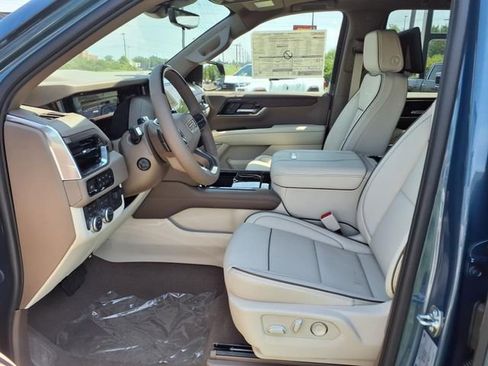 Used 2025 GMC Yukon Denali w/ Denali Reserve Package image 9