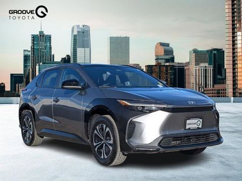 Used 2023 Toyota bZ4X XLE w/ Weather Package image 9