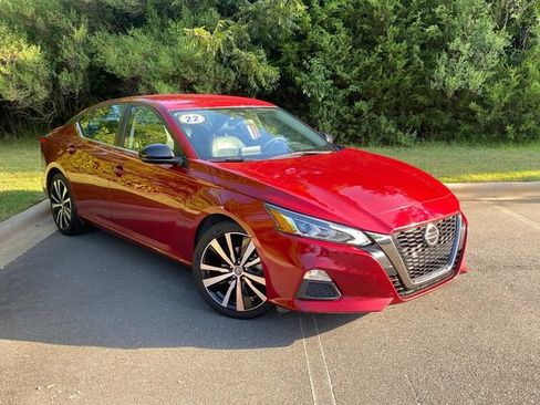 Used 2022 Nissan Altima 2.5 SR FWD image 1